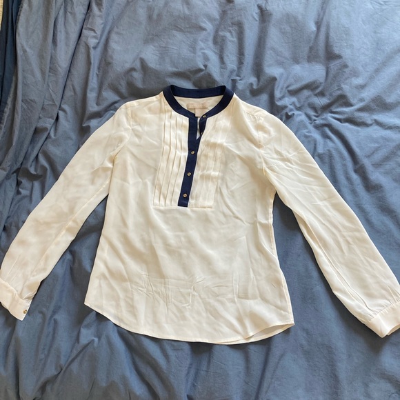 BANANA REPUBLIC White Blouse with Blue Trim - Picture 2 of 3